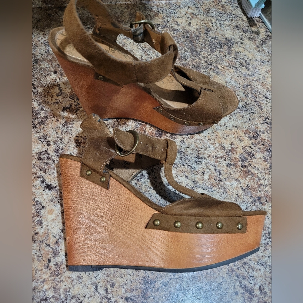 Platform sandals